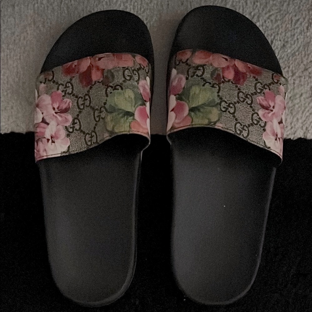 Gucci Black and Pink Floral Sandals